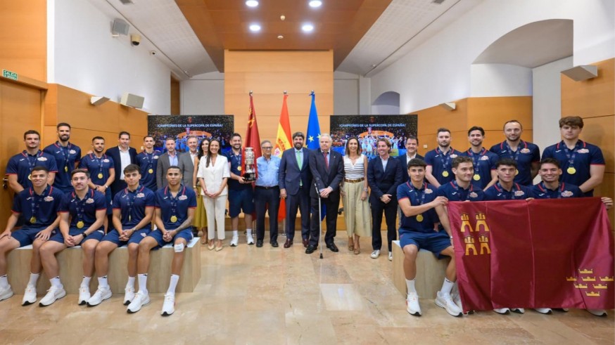 Tomás Fuertes quiere "2-3 títulos este año" y López Miras ve a ElPozo como "el mayor embajador deportivo"