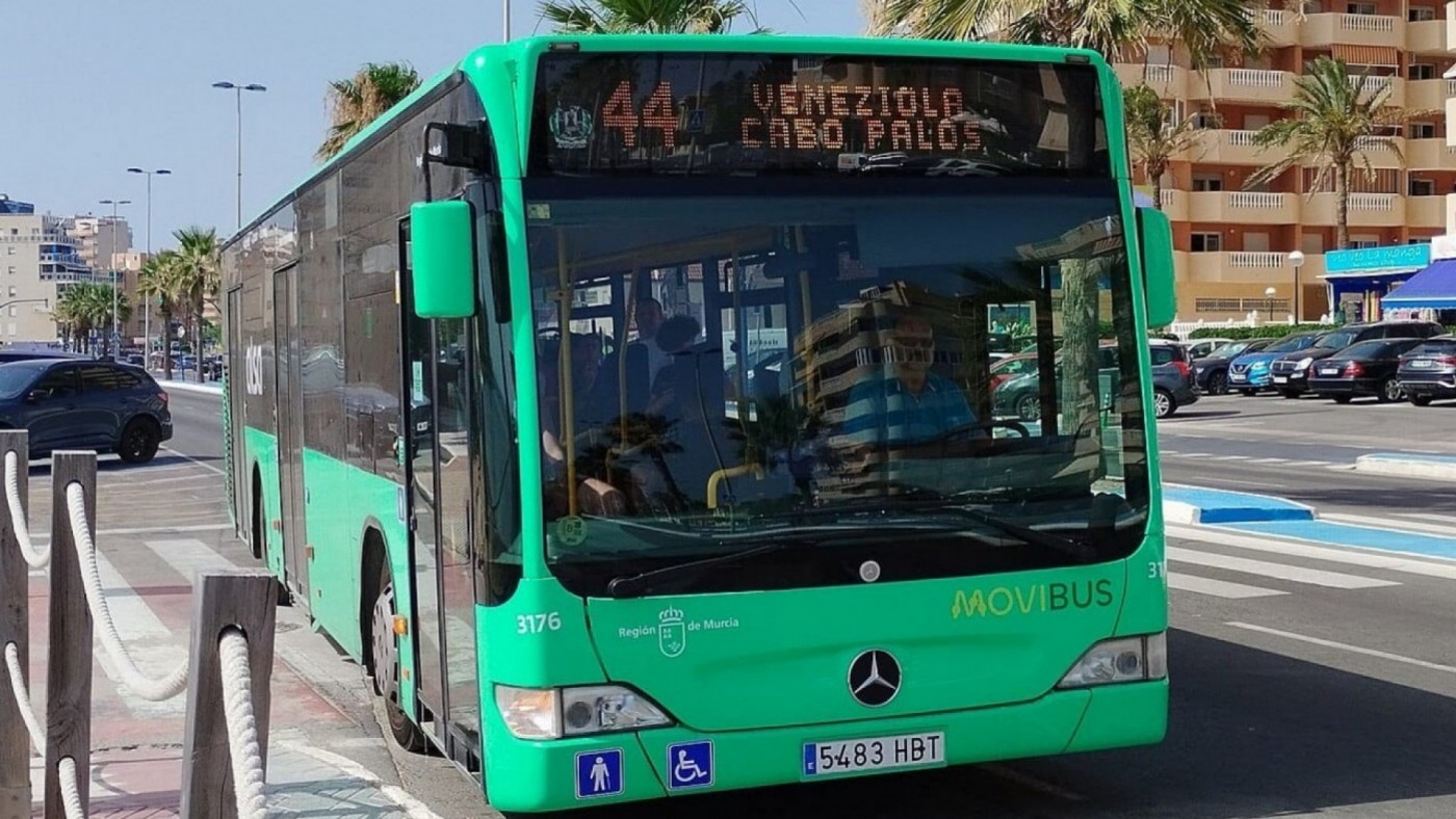 Los empresarios de La Manga piden un plan de movilidad integral