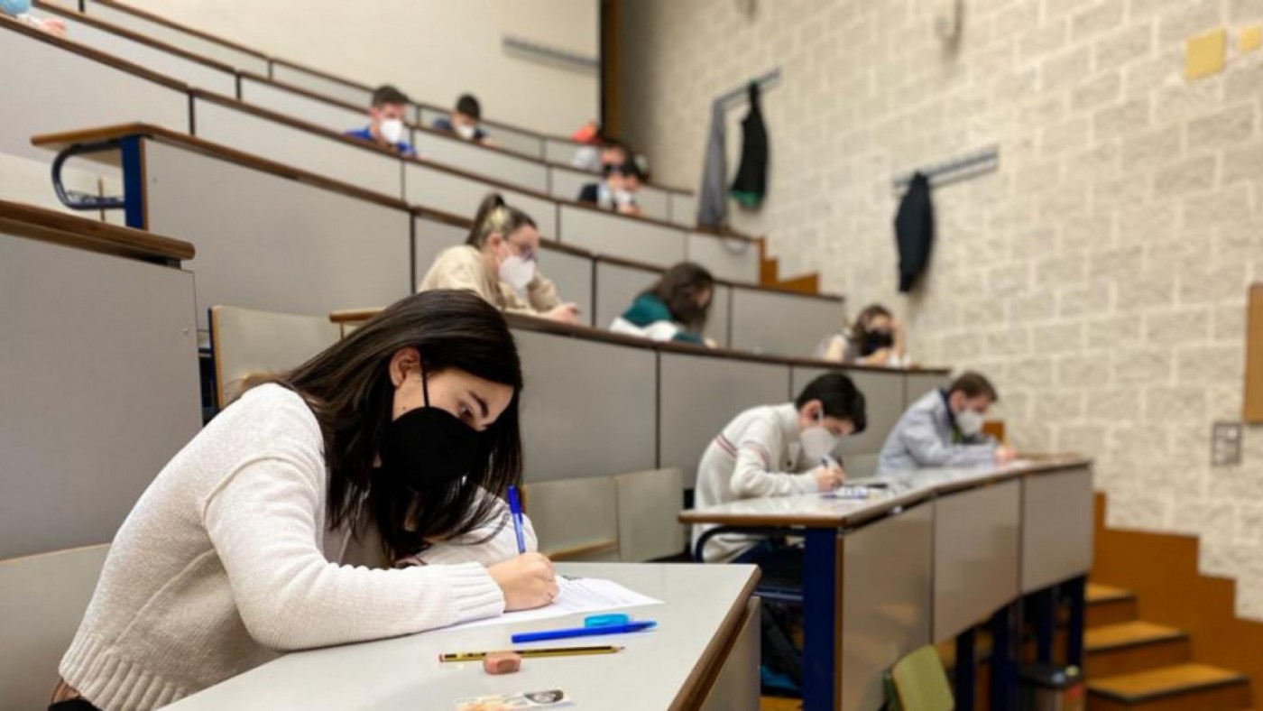 Los exámenes presenciales de la UMU devuelven las notas a la media