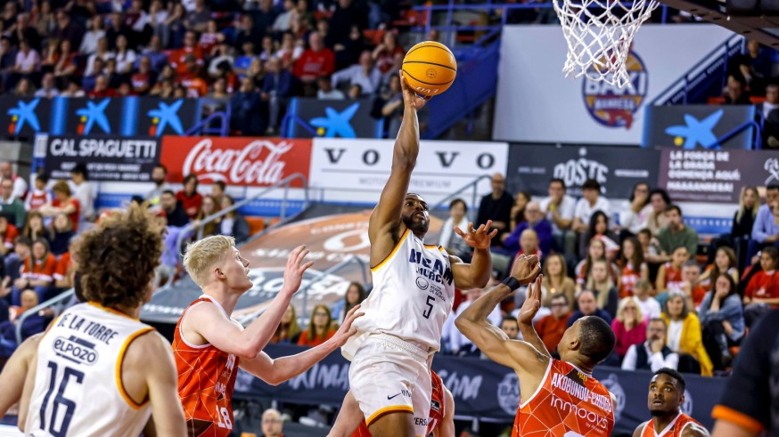 Victoria sufrida del UCAM en Manresa (86-90)