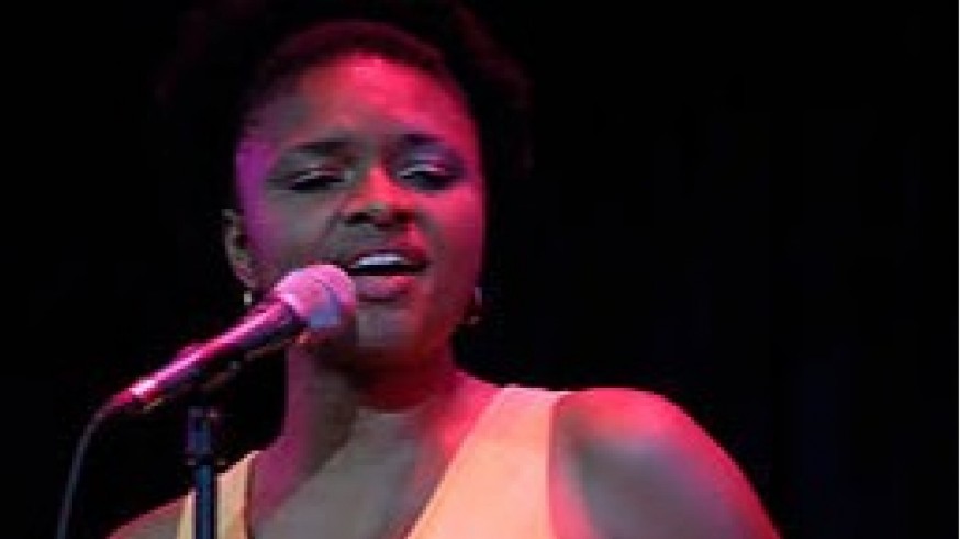 Lizz Wright cautiva al Festival de San Javier mientras Carles Benavent prepara su esperado regreso