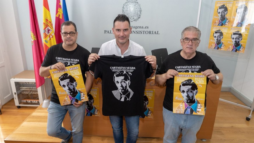 Antonio Parra y Francisco Marín junto al concejal de Cultura de Cartagena, Carlos Piñana