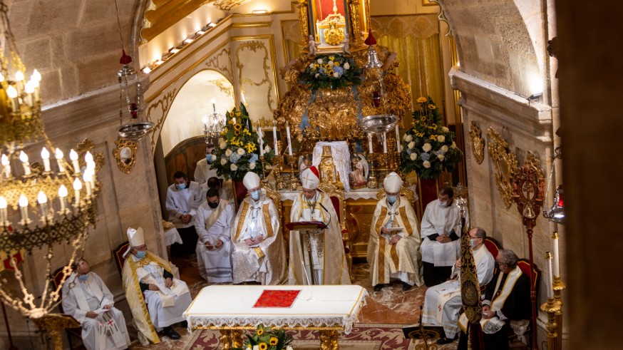 El nuncio del papa practicó las vísperas en la Basílica de Caravaca de la Cruz. Foto: ES