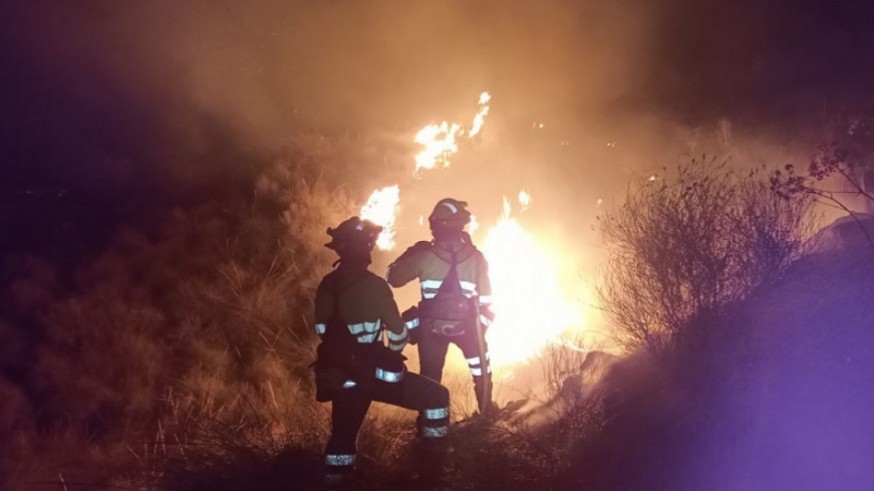 Trabajos de los efectivos del Plan INFORMUR en el incendio en la Sierra de la Carrasquilla. 112MURCIA