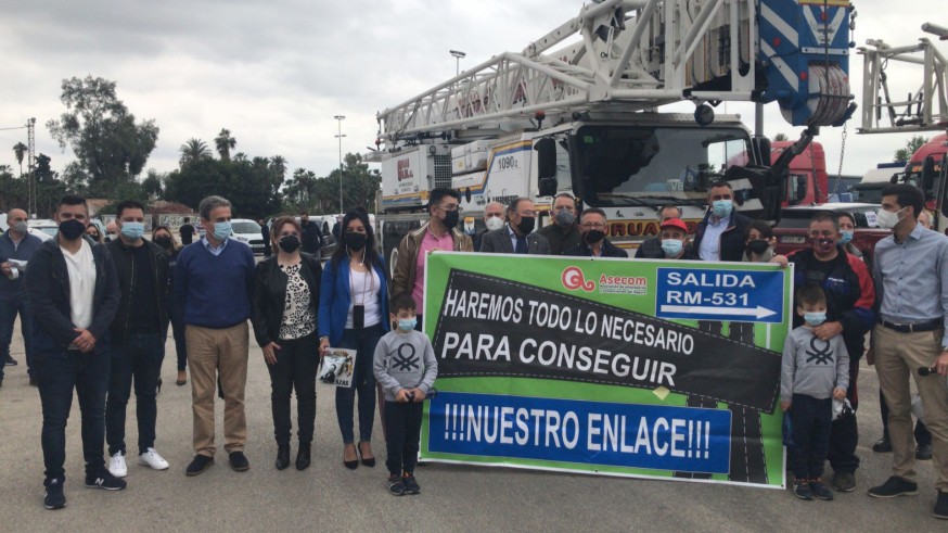 Alguazas se manifiesta en Murcia para pedir una salida por carretera al Arco Noroeste