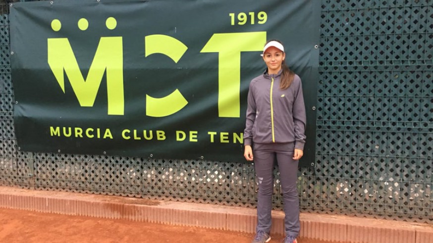Alba Rey en su club (foto: Murcia Club de Tenis)