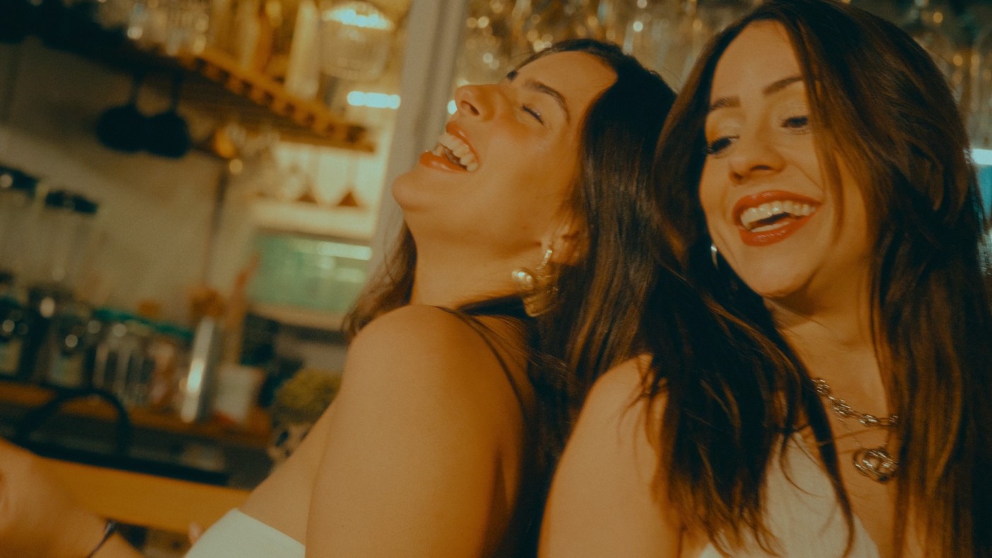 Verónica Terrés pone ritmo al verano con "Curita", su nuevo single junto a Adriana Torrón
