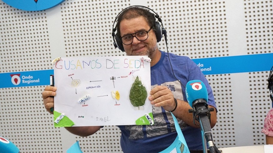 En busca del petricor. Continuamos hablando con Paco Ruiz Salmerón y sus hijas de sericultura, gusanos de seda y moreras