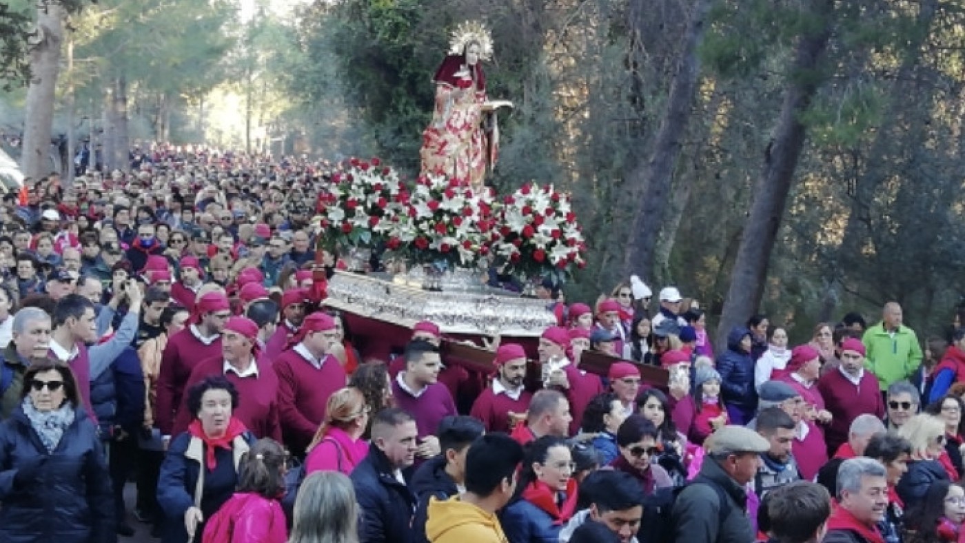 Miles de personas acompañan a la imagen de Santa Eulalia en su romería de bajada a Totana
