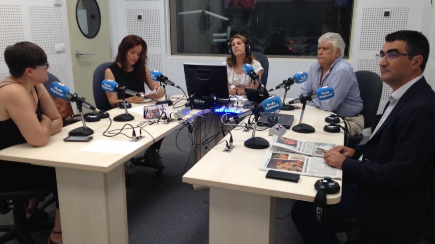 Los tertulianos en los estudios de ORM