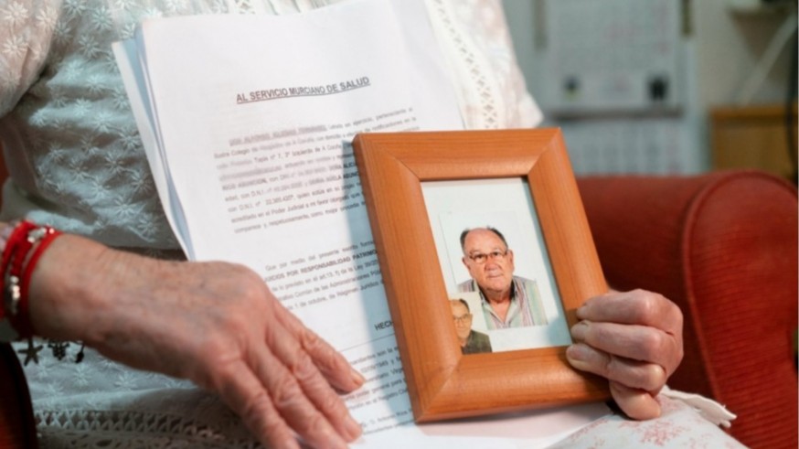La familia de un fallecido tras implantarle un 'stent' en la Arrixaca pide una investigación