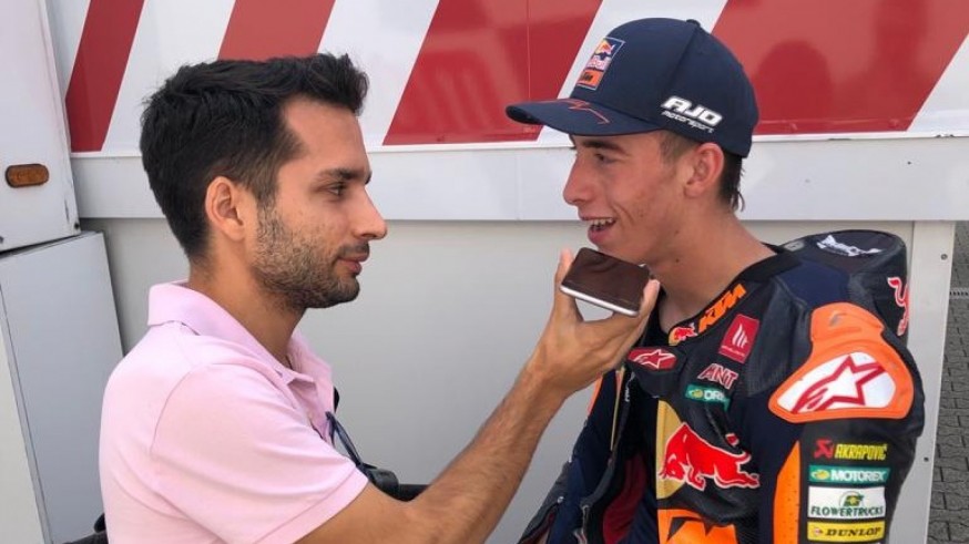 Acosta: "Desde el primer año me ponían en una Moto GP, intento normalizarlo"