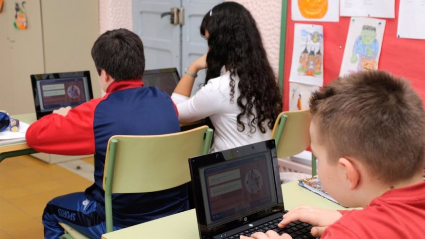 Educación prepara un reglamento parar regular el uso de los ordenadores en los centros educativos