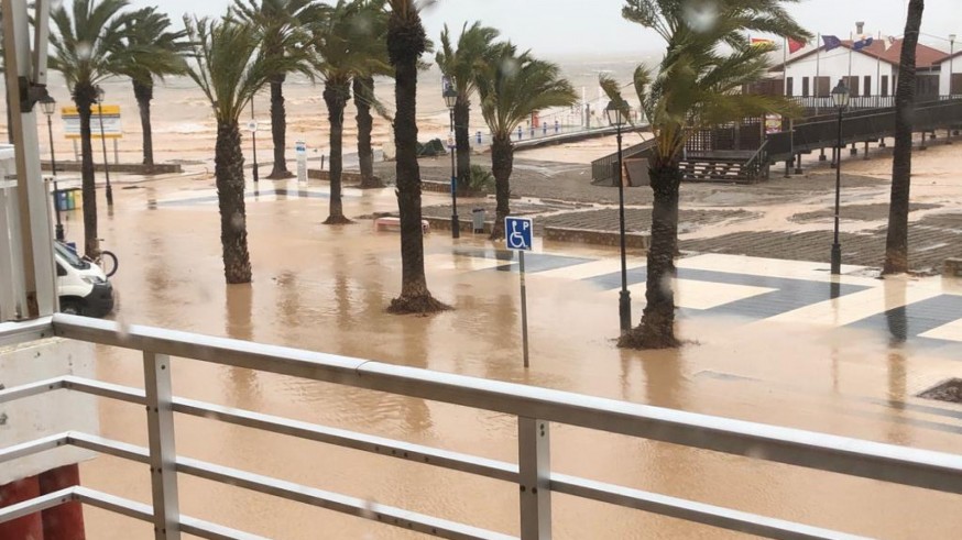 El Mar Menor desde un balcón de Los Alcázares.