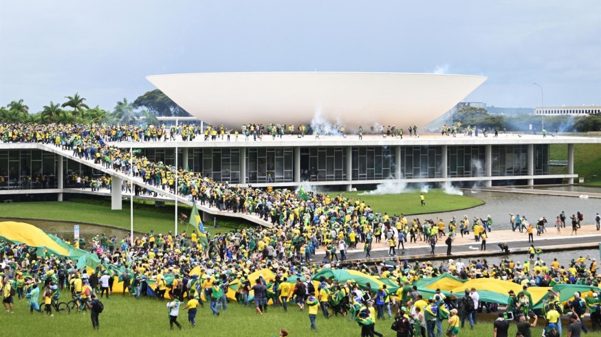Simpatizantes de Bolsonaro invaden el Congreso, el palacio presidencial y el Supremo de Brasil