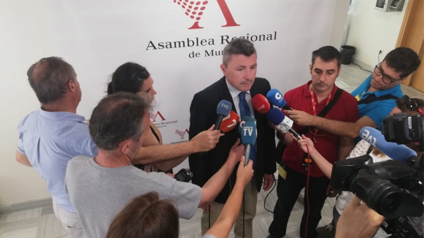 Pascual Salvador atiende a los medios tras la reunión de la Junta de Portavoces