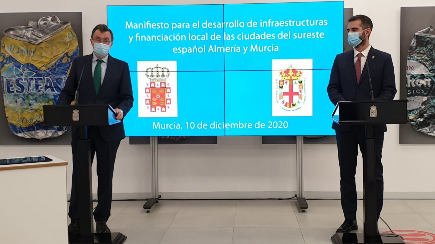 Ballesta y Fernández-Pacheco en la presentación del manifiesto. ORM