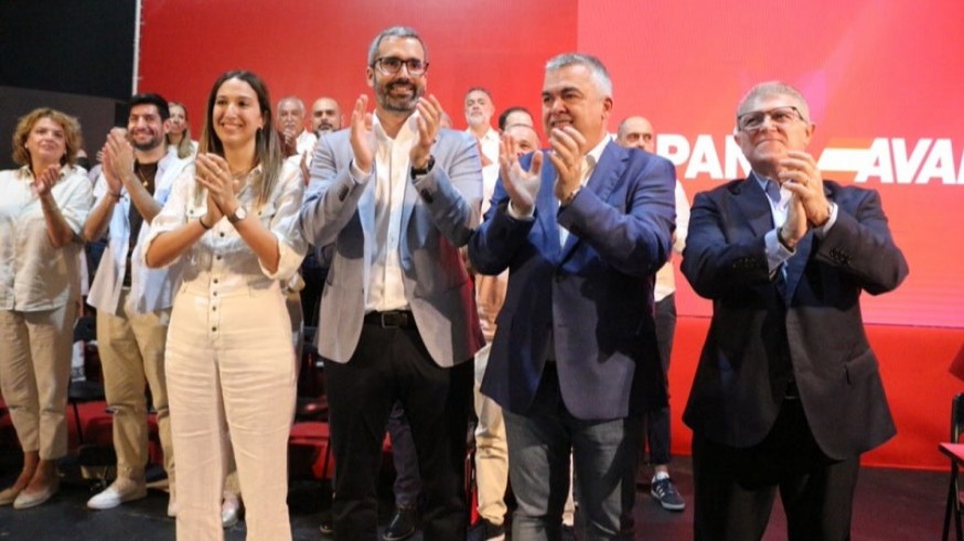 Francisco Lucas, arropado por Santos Cerdán y José Vélez, este sábado en Murcia. PSOE