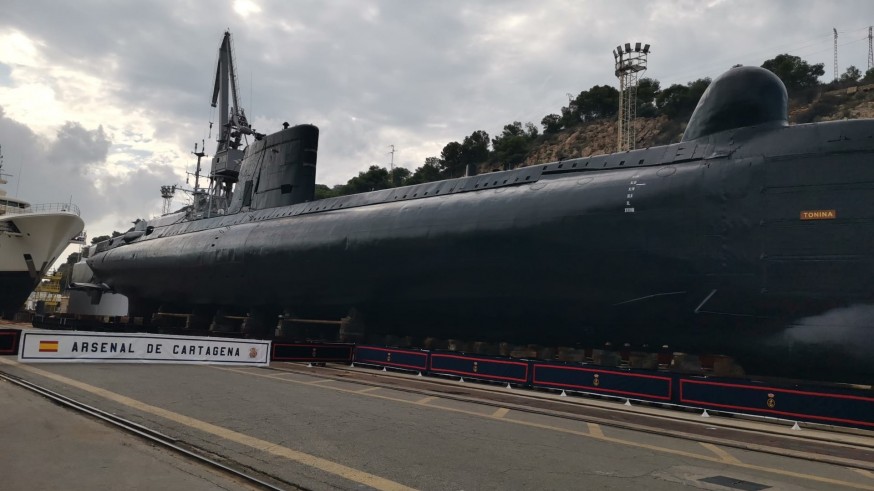 El submarino Tonina inicia su nueva singladura como emblema del Museo del Arma Submarina de Cartagena