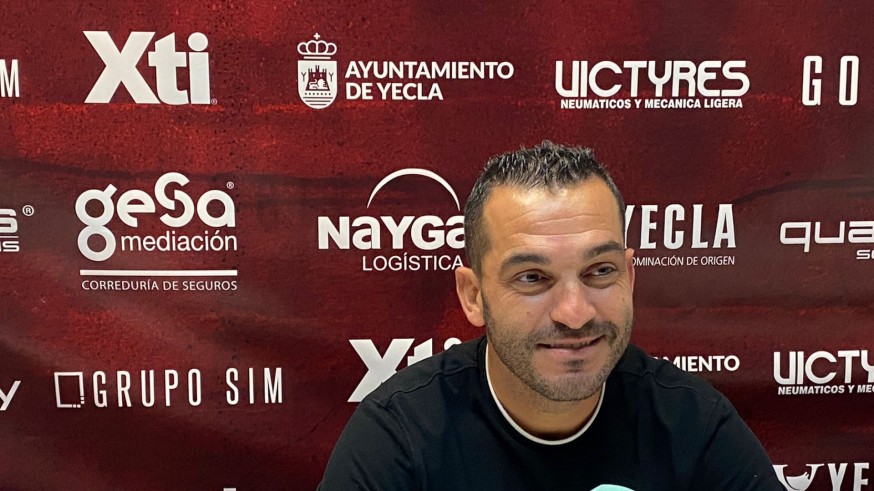 Adrián Hernández: "Esperamos en Yecla a un Granada enrabietado "