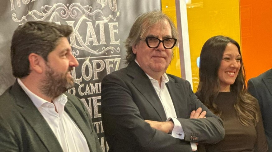 El periodista de Onda Regional Adolfo Fernández recoge el galardón a la mejor labor en medios de comunicación en los premios Yepes 2025