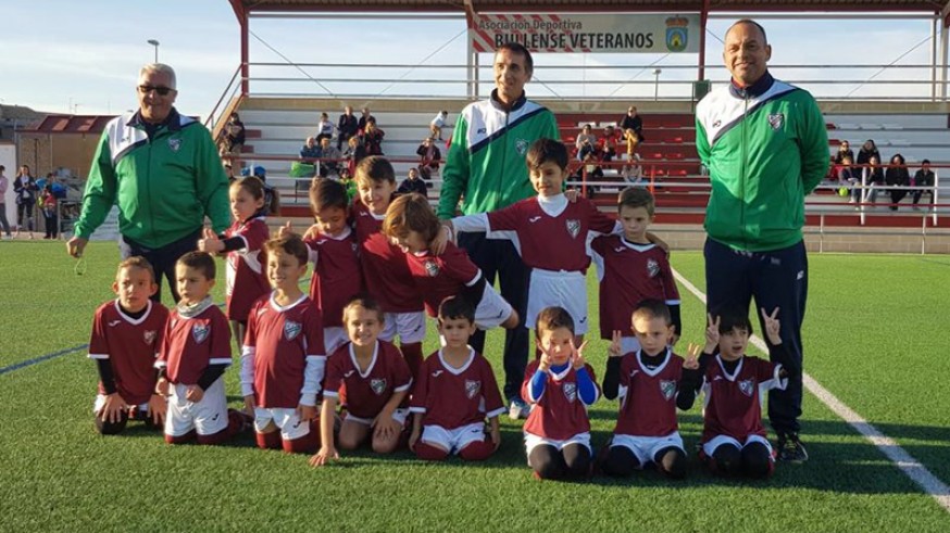 Niños y niñas futbolistas en el Nicolás de las Peñas (foto: Bullense FB)