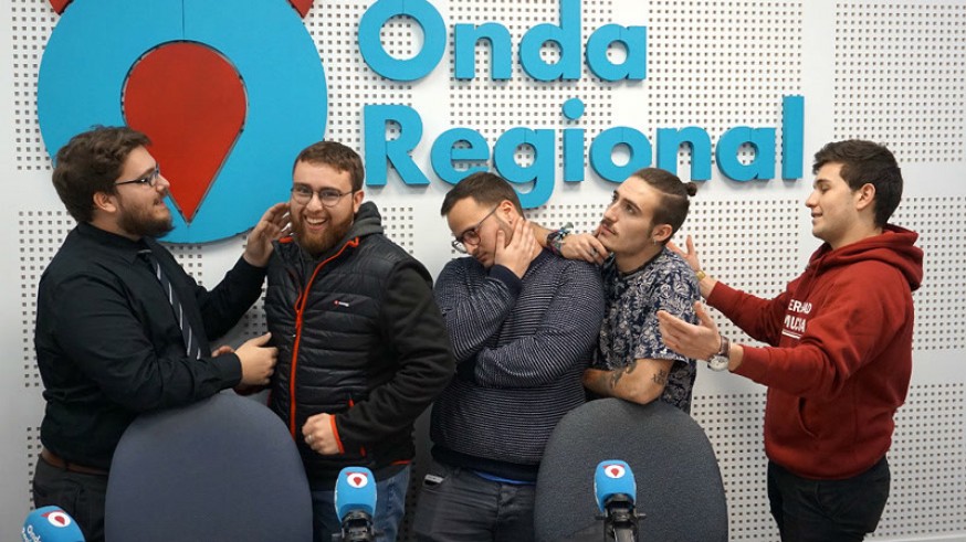Miembros del Club de Debate UM