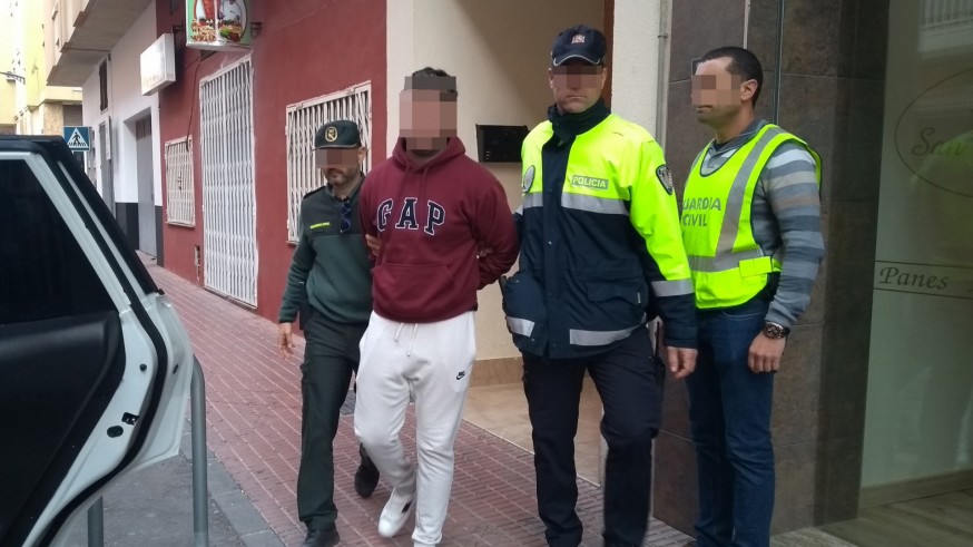 Uno de los detenidos en la operación