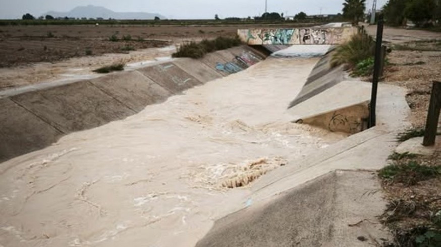 Los Alcázares activa el Plan de Emergencias Municipal por el caudal que registran las ramblas