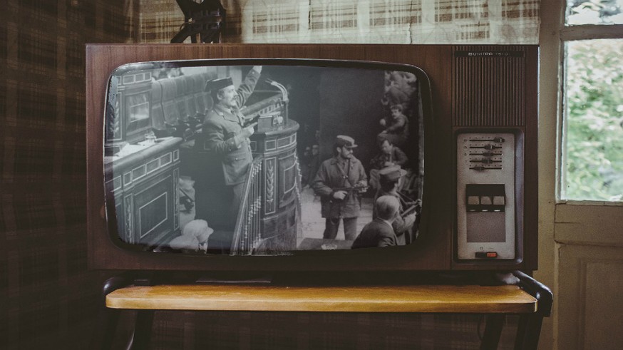 Televisor antiguo y fotograma del 23-F