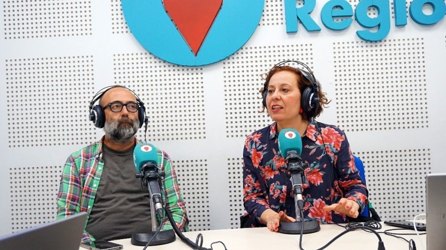 Junto con Eva Cagigal hablamos en El patio de atrás con José Daniel Espejo acerca de su experiencia como escritor y lector en Sant Jordi en Barcelona
