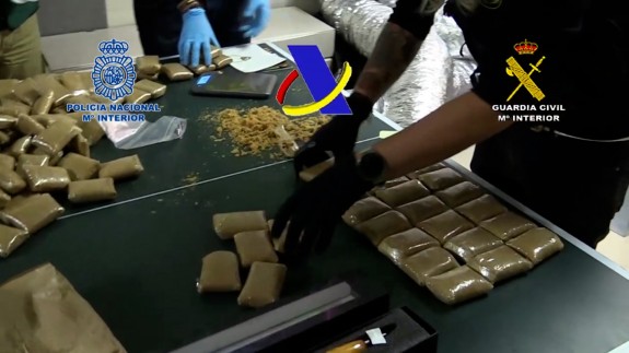 Detenidas 65 personas que pretendían introducir 12 toneladas de hachís en narcolanchas por el Levante