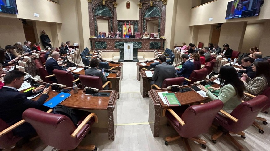 Bronco debate sobre inmigración en la Asamblea