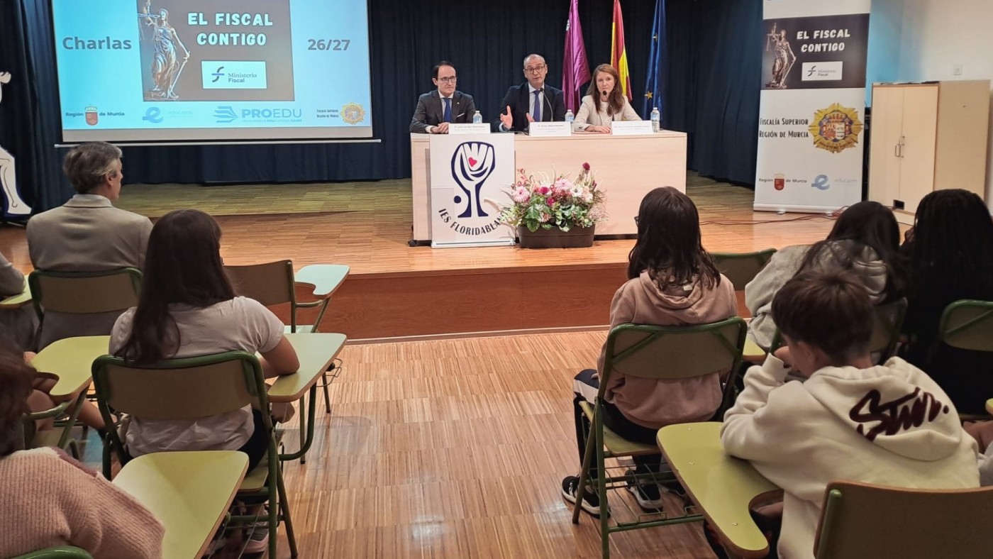 Primera jornada de este curso de 'El fiscal contigo', esta mañana en el IES Floridablanca de Murcia. CARM