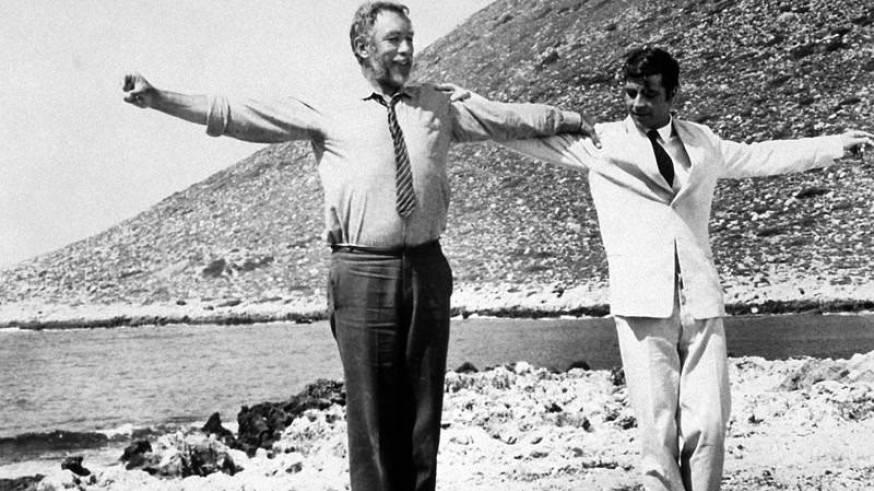 Fotograma de Zorba el griego, con Anthony Quinn y Alan Bates