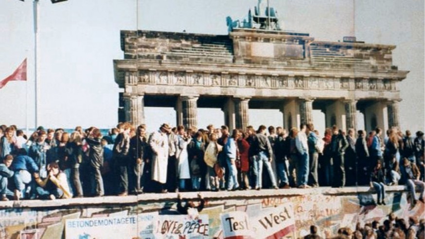 VIVA LA RADIO. La revolución espectral. La caída del muro de Berlín: el final de una ciudad dividida