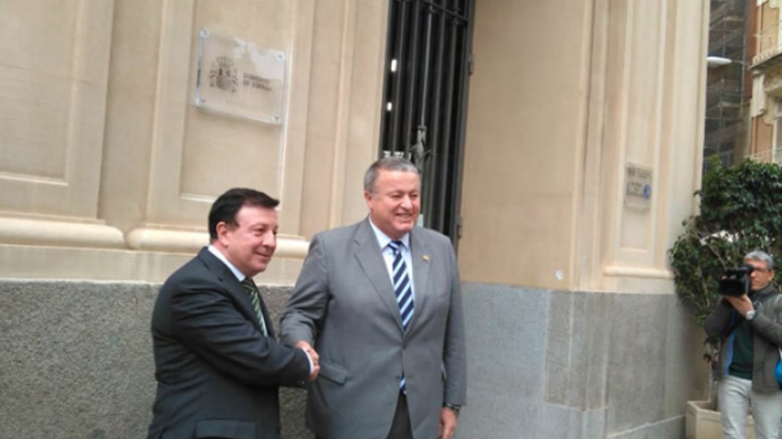 Adolfo Gallardo (izda.) presidente de la Mancomunidad del Taibilla y Francisco Bernabé, delegado del Gobierno