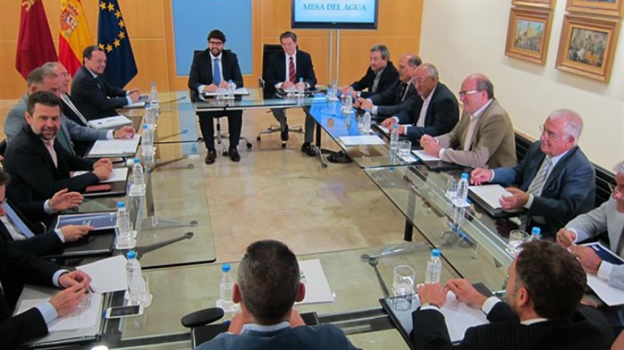Reunión de la Mesa del Agua con el presidente López Miras, el pasado mes de mayo