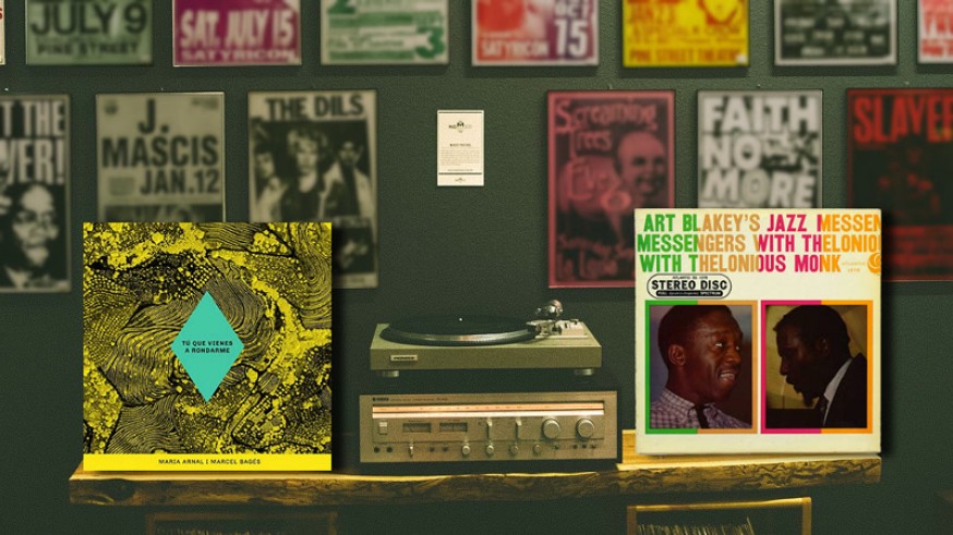Equipo de música, discos y carteles
