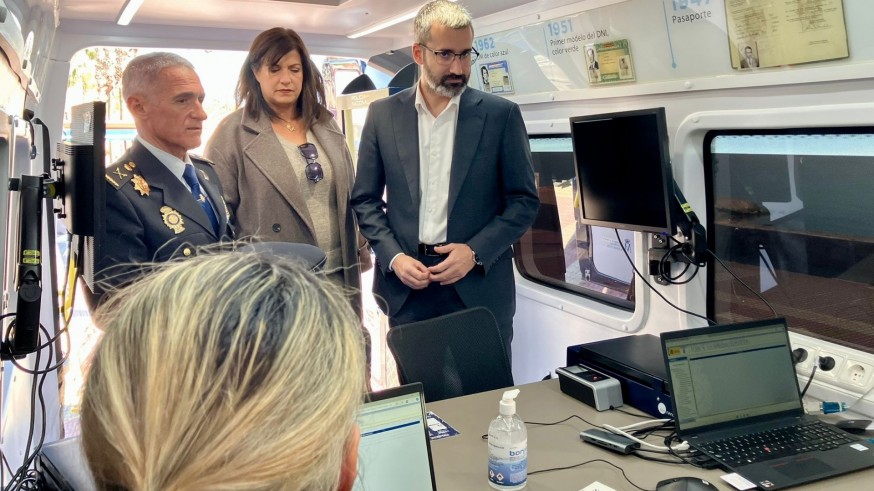 Tres nuevas unidades móviles de expedición de DNI