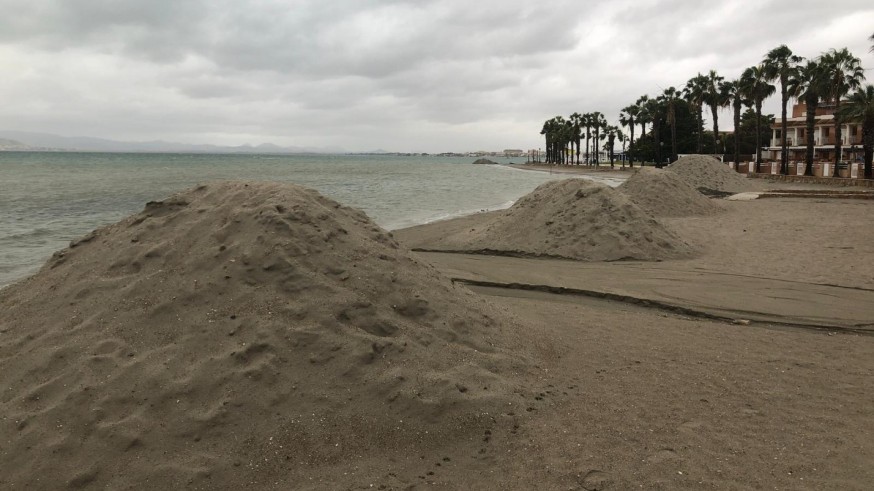 Remangado y renovación de playas en el Mar Menor con vistas a Semana Santa
