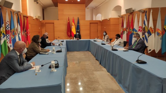 Reunión de representantes del CERMI con López Miras e Isabel Franco