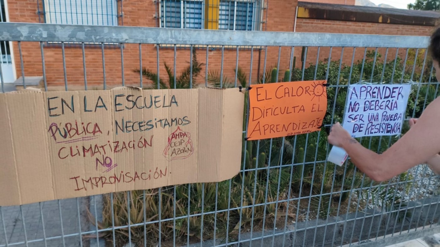El calor obliga al colegio Azorín de Molinos Marfagones a permitir la salida anticipada de los alumnos