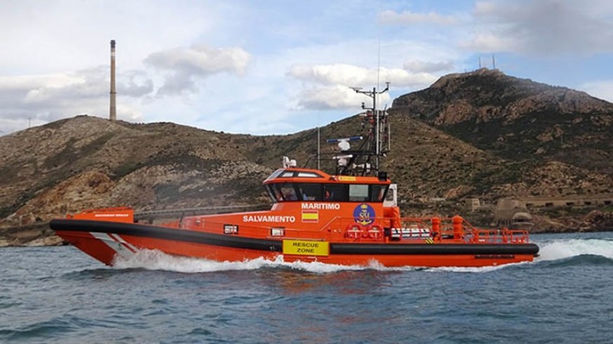 Salvamento Marítimo rescata a 28 personas en dos pateras en aguas de Águilas