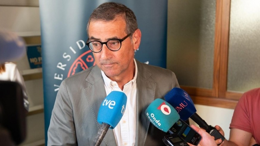 El rector de la UMU, José Luján, descarta adelantar elecciones para elegir a su sucesor
