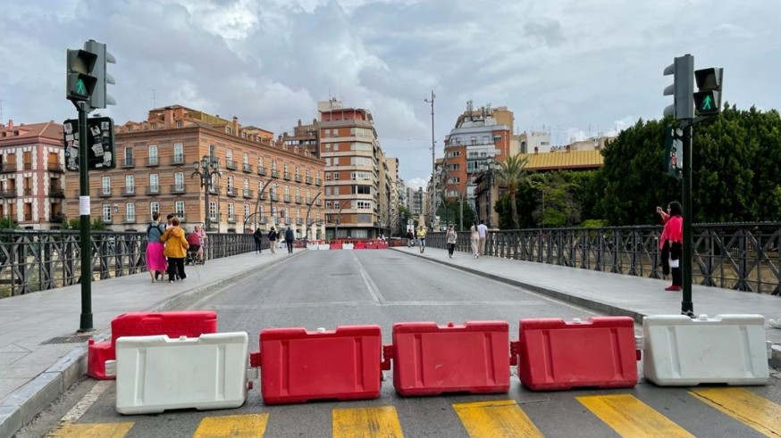 Huermur advierte del mal estado del Puente Viejo de Murcia