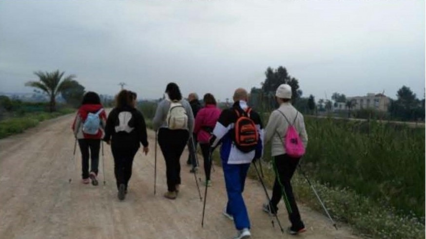 VIVA LA RADIO. Nordic Walking Murcia. trae la moda de poner en funcionamiento músculos y articulaciones del cuerpo