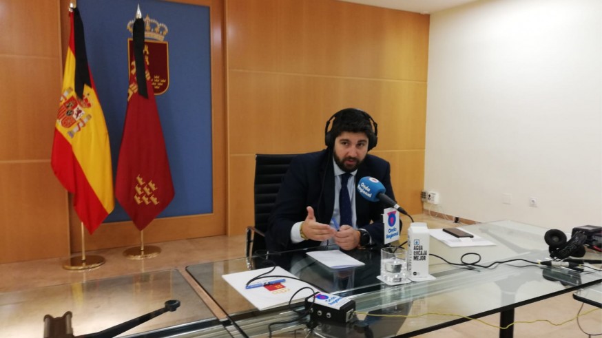 López Miras durante la entrevista con Onda Regional