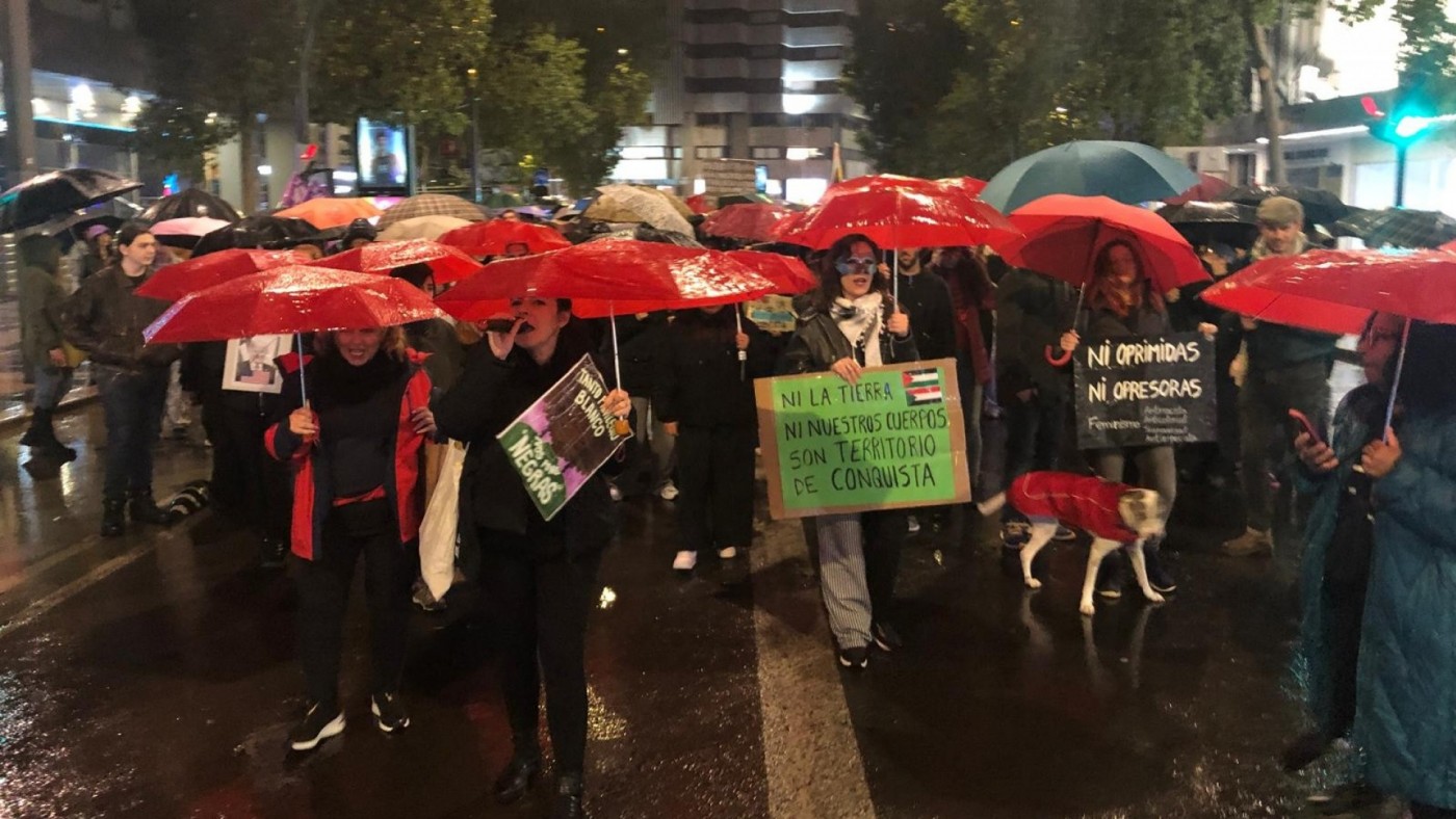 La lluvia no frena al Movimiento Feminista en Murcia