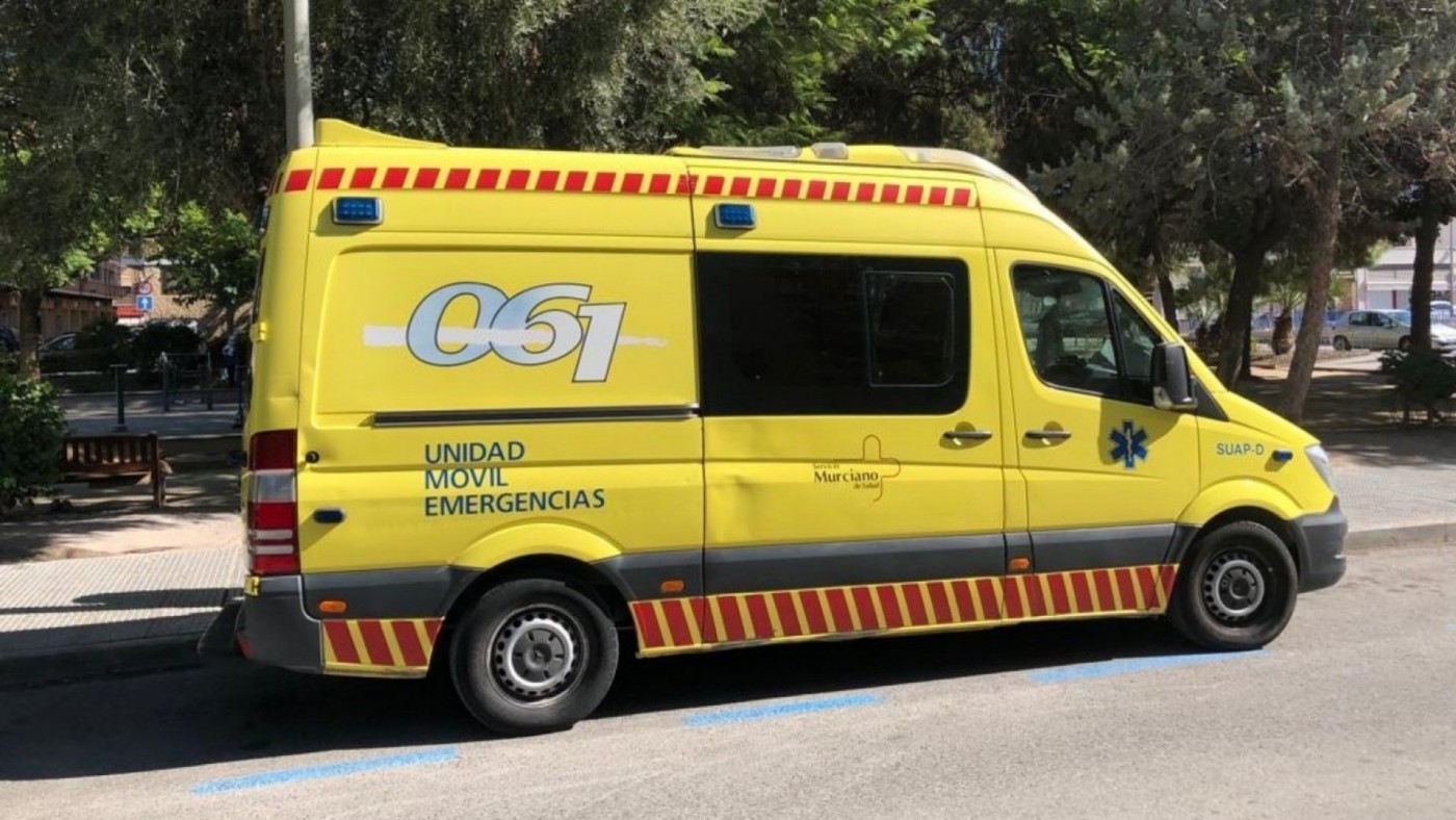 Herido grave tras sufrir un fuerte impacto cuando jugaba al fútbol en Jumilla